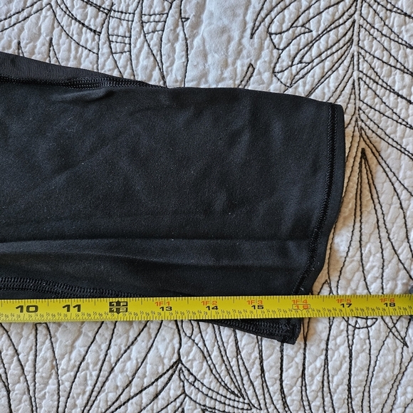 VGUC Athleta All in Crop Leggings Phone & zip Pockets Size Small Black - Picture 13 of 16